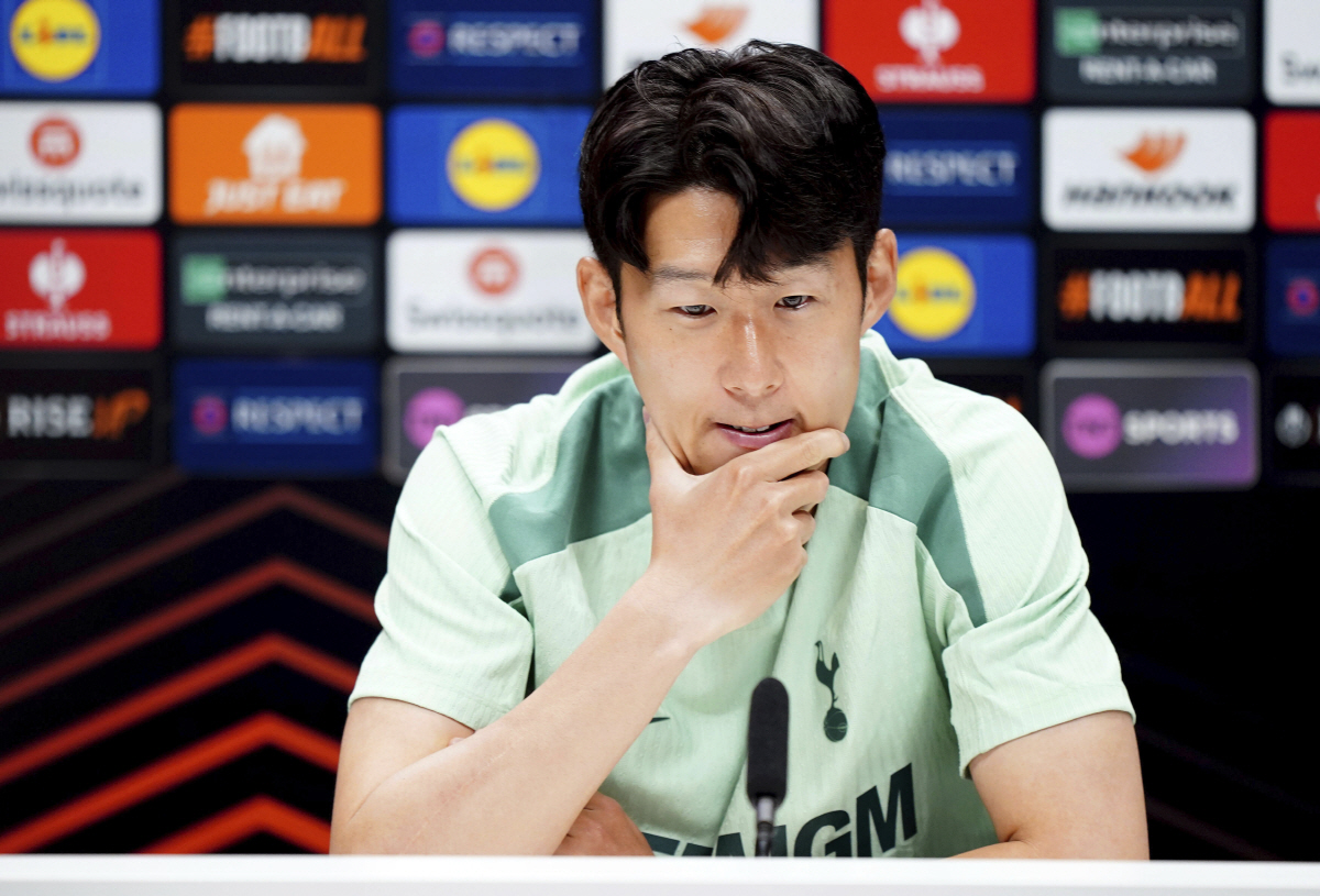 '통산 415경기+164골' 리빙 레전드 손흥민→나이 많으니 헌신짝 취급…