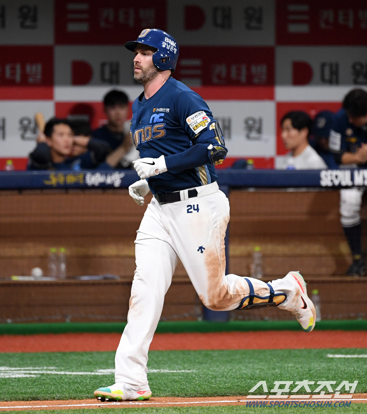 "제 야구용품 선물로 드릴게요" 홈런왕의 한글 공지, 마음씨는 누구보다 …