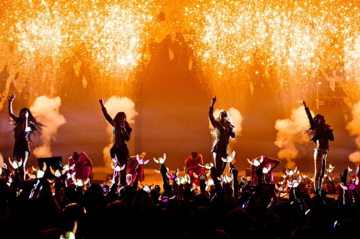 [공식] 2NE1, 10년만의 완전체 콘서트 "우리가 누군지 보여줄것, …