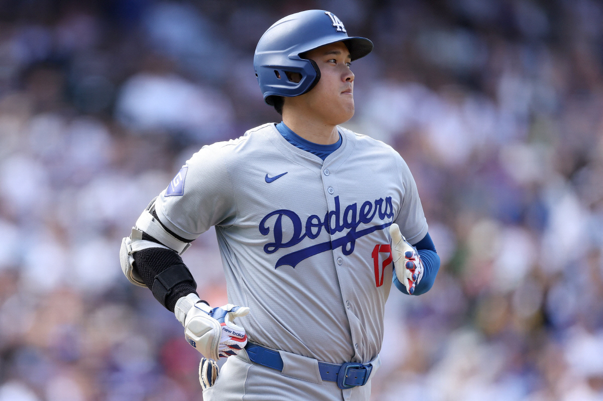 "오타니는 10억달러 이상 받아야 한다, 7억달러는 저연봉", ML 첫 …