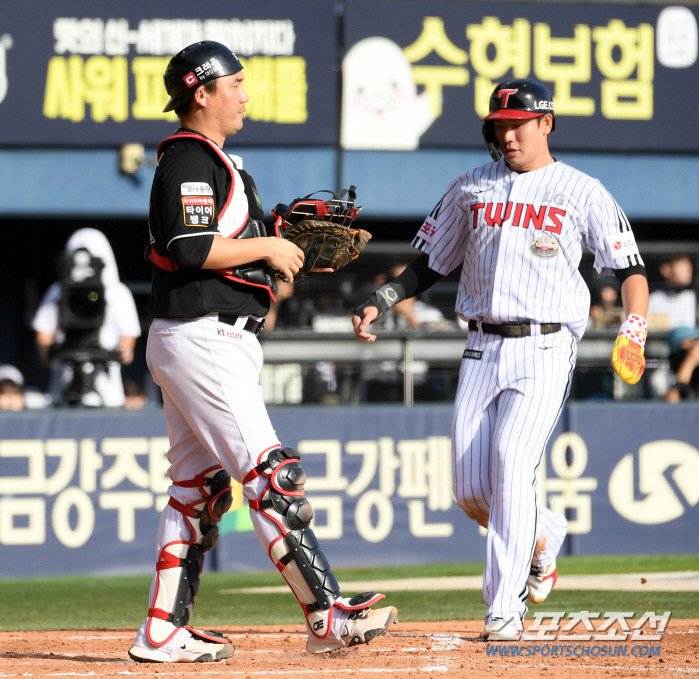 포수 장성우 '황당 중전 적시타'...그런데 떠먹여줘도 먹지 못한 LG …