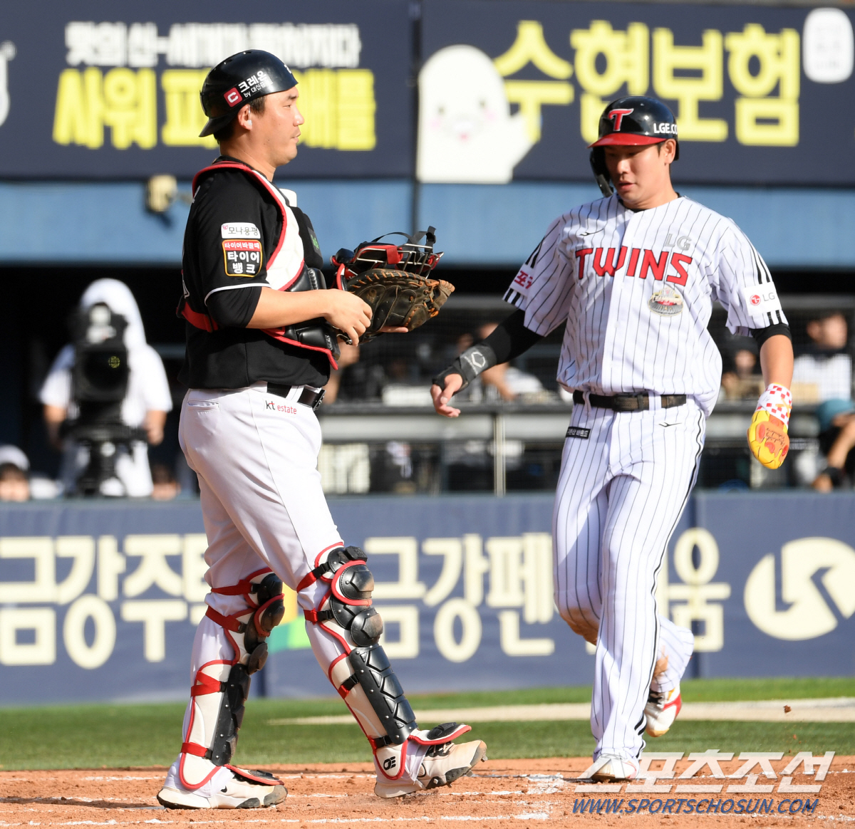 포수 장성우 '황당 중전 적시타'...그런데 떠먹여줘도 먹지 못한 LG …