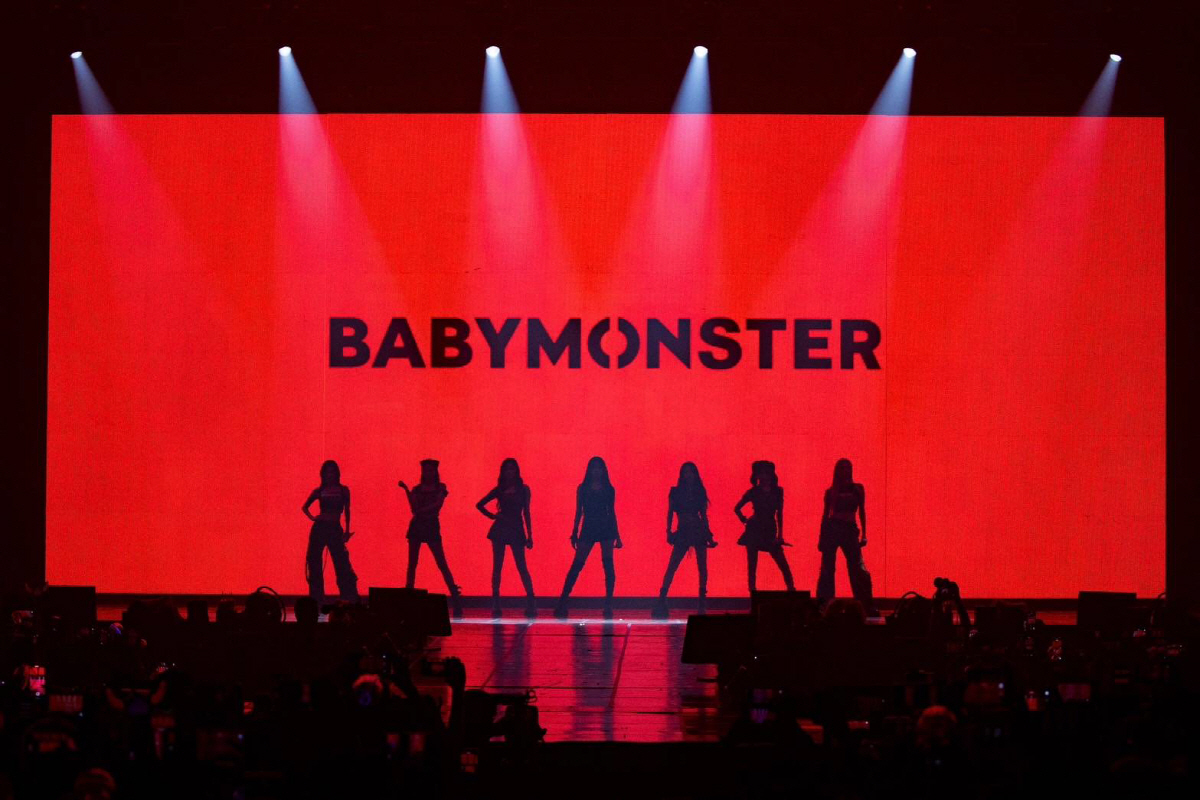베이비몬스터 "10년만 모인 2NE1 콘서트에 게스트 영광"