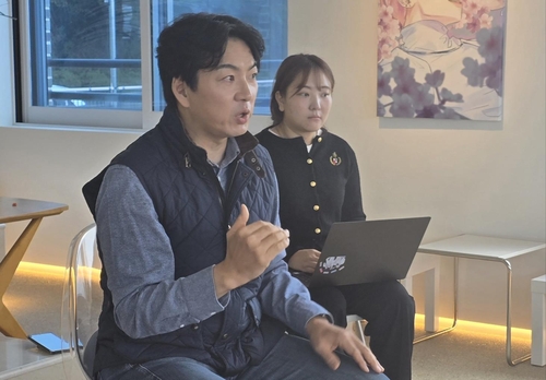 (서울=연합뉴스) 임순현 기자 = 배우 송일국이 7일 서울 대학로에서 열린 인터뷰에서 취재진의 질문에 답변하고 있다. 2024.10.07. hyun@yna.co.kr