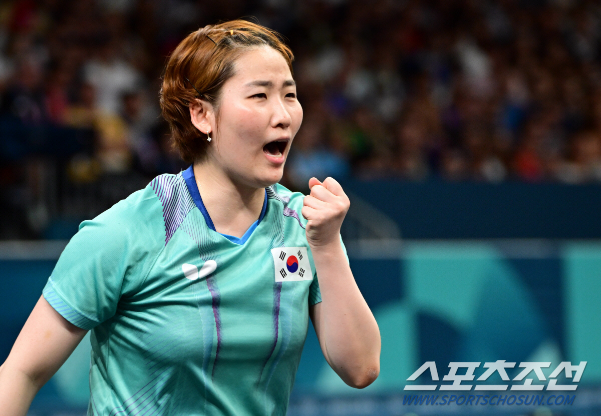 '신유빈 부상투혼'한국 女탁구,복병 인도에 2대3패...4강행 불발[亞선…