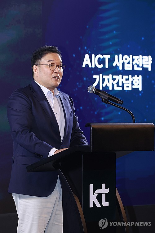 (서울=연합뉴스) 진연수 기자 = 조원우 한국마이크로소프트 대표가 10일 오전 서울 중구 노보텔 앰배서더 호텔에서 열린 AICT(인공지능+정보통신기술) 사업전략 기자간담회에서 인사말을 하고 있다. 2024.10.10 jin90@yna.co.kr