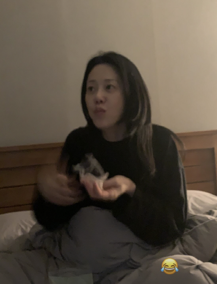고현정, 잔소리 부르는 허당美..침대서 부스러기 흘리며 '간식 먹방'