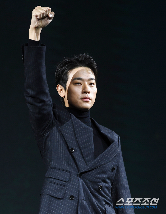 '전,란' 박정민 "강동원 화려한 검술 부담..내겐 액션 감독과 같아"