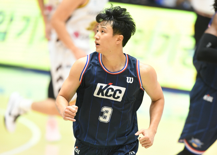 [KBL 컵대회] 슈퍼팀 KCC 자존심 지켰다! 92-88로 LG 꺾고 1승1패 마무리