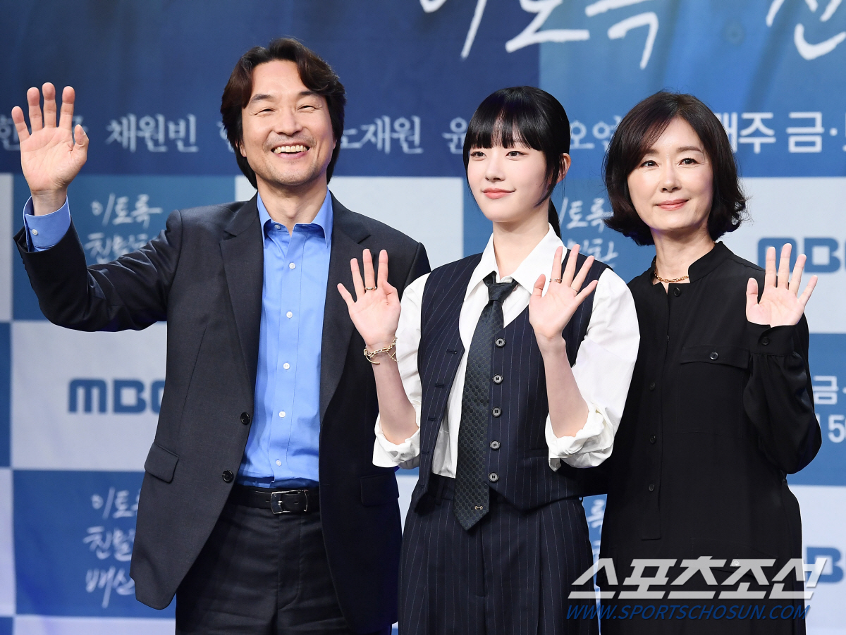[포토] 한석규-채원빈-오연수, 사랑이 넘치는 가족