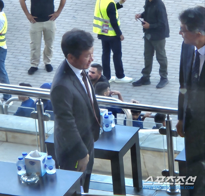 "홍명보호 파이팅" 정몽규 회장 요르단에 떴다, 전세기 타고 날아와 현장…