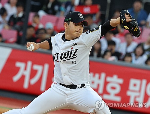 (수원=연합뉴스) 한종찬 기자 = 9일 수원 KT위즈파크에서 열린 2024 프로야구 신한 SOL뱅크 KBO 포스트시즌 준플레이오프 4차전 LG 트윈스와 kt wiz의 경기. kt 박영현이 역투하고 있다. 2024.10.9 saba@yna.co.kr