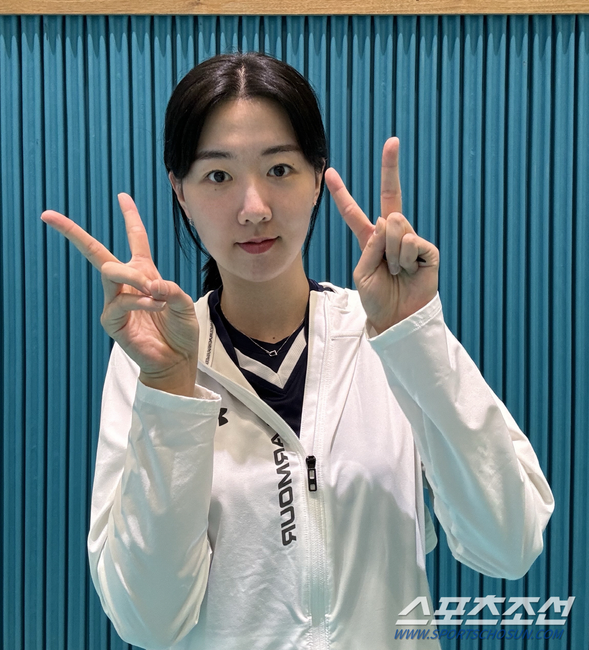 '연봉퀸' 왕관을 견뎌라! 9년만에 유니폼 갈아입은 강소휘…첫경험 쓴맛→…