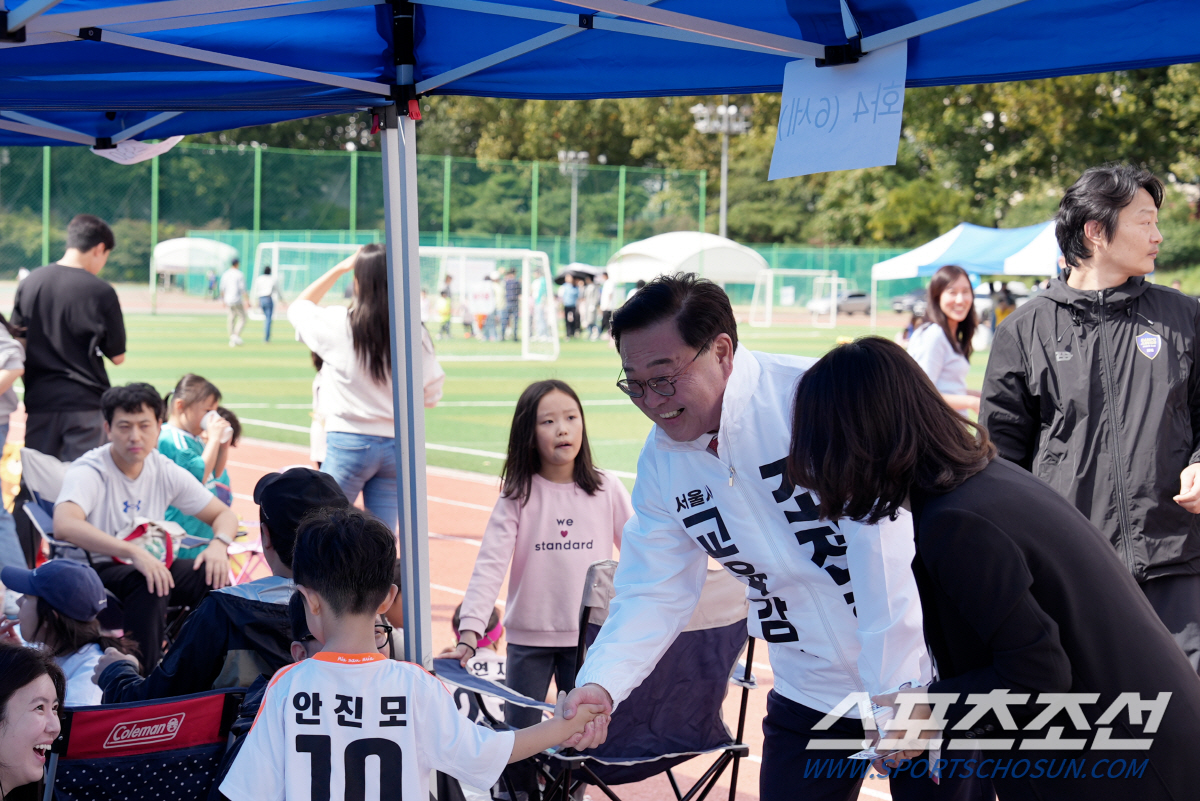 "우리아이 건강 위해 알고뽑자!" '보수'조전혁VS'진보'정근식 서울시교…
