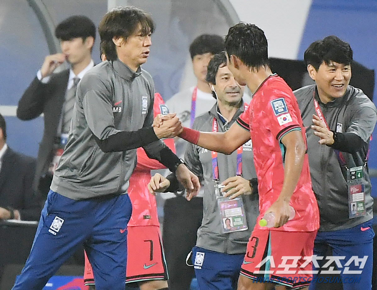 '이라크전 승리' 홍명보 감독의 미소 "올해 가장 중요한 경기, 승리해서…