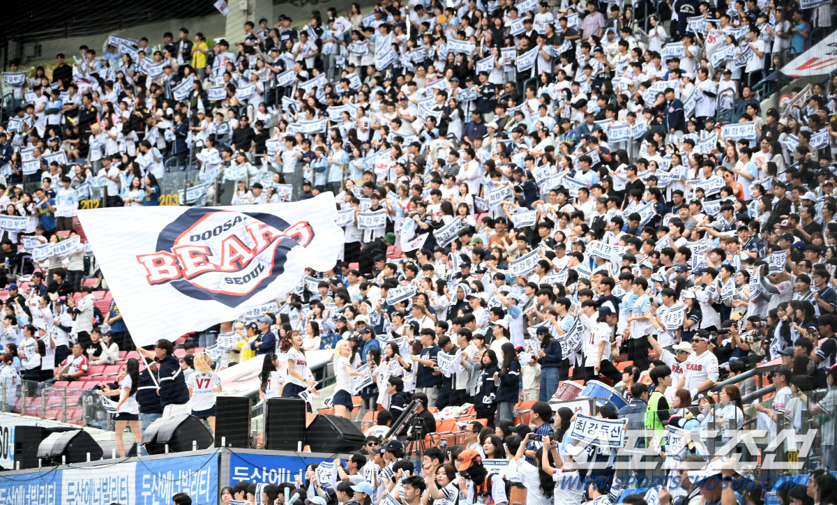 '쌍천만이 보인다.' 정규리그 1000만명에 포스트시즌 누적 1000만명…