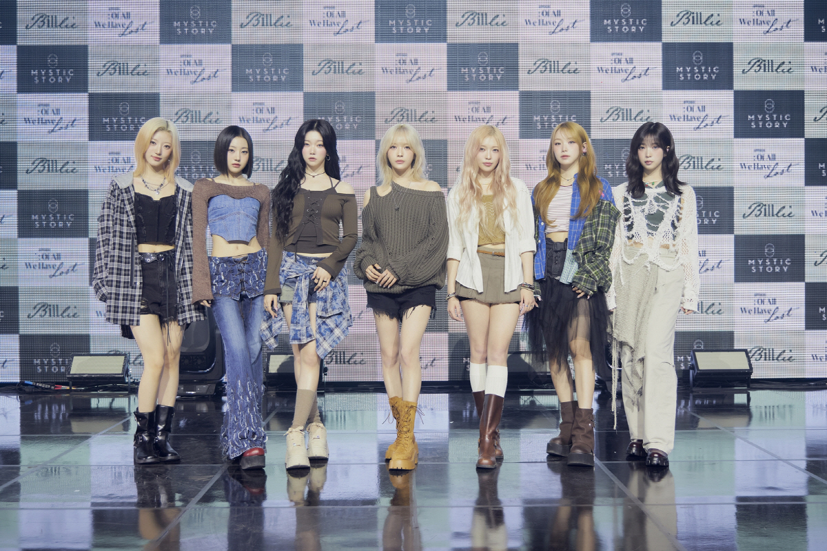 빌리 "롤모델인 아이유 선배, 협업할 수 있어서 행복"