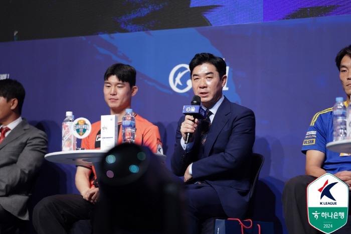 우리가 강등? 윤정환 강원 감독의 역습 "한 방 펀치 날린 것 같다" →…