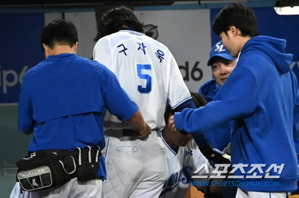 '목발로 갔다가 걸어서 왔다.' 박진만은 미출전 한자리 비웠다. 120억…