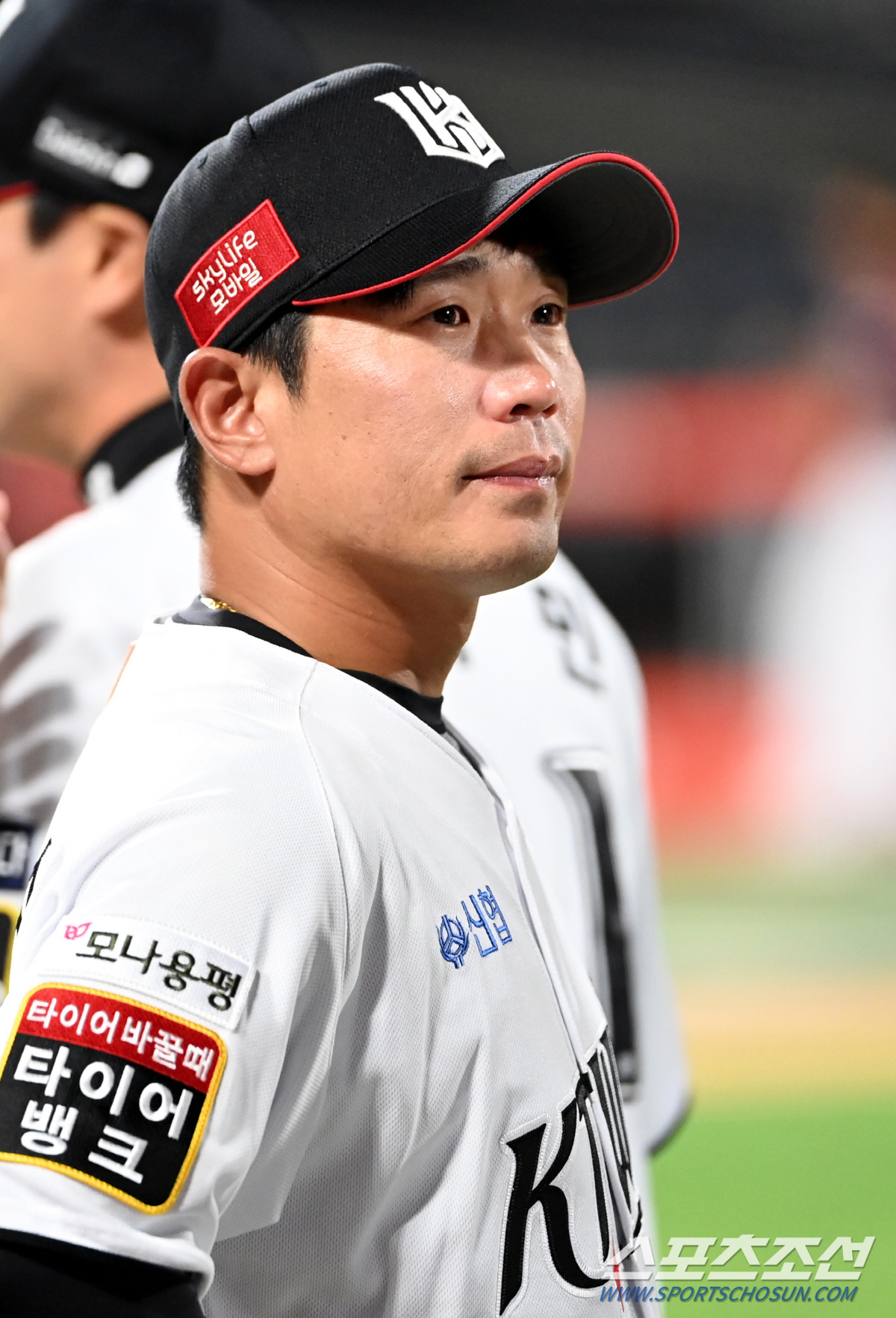 '영원한 캡틴'의 고별사 "가을야구 이길 때마다, 하루 더 유니폼 입는다…