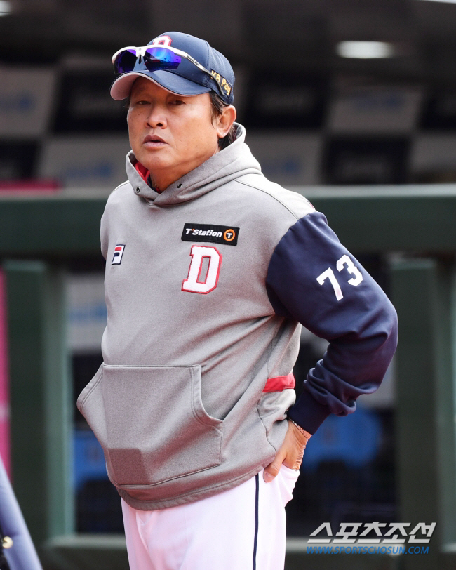"면담 끝에" 박흥식 김한수 코치, 두산 떠난다…김상진 강석천 이광우 정…
