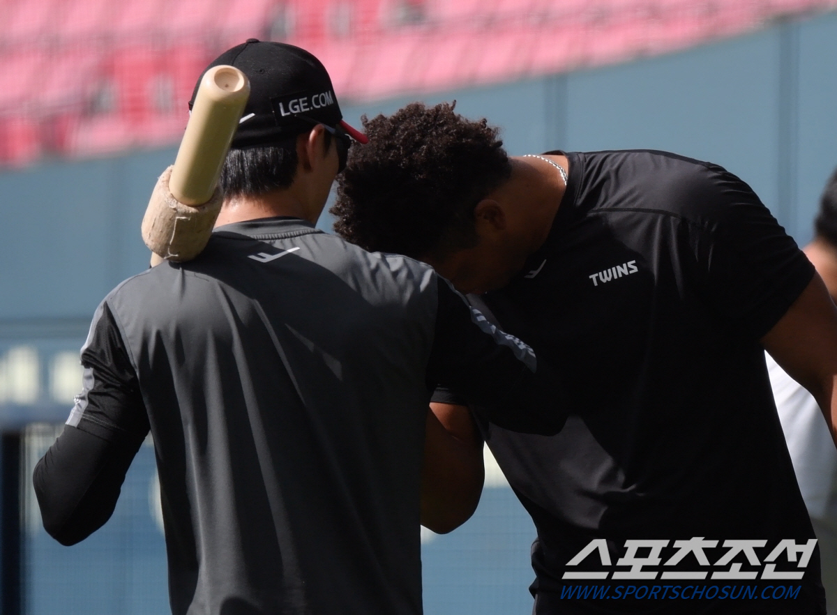 고마운 사람이 너무 많은 에르난데스, '인성 갑, 실력도 갑' 이러니 사…