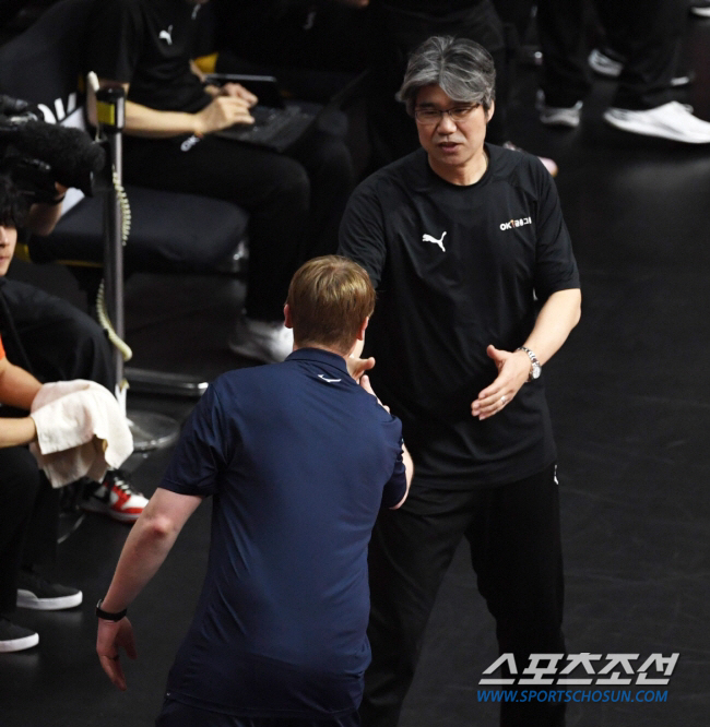 '날개' 정지석-'세터' 이민규 없이 출발한다…사령탑 이구동성 "새로운 …