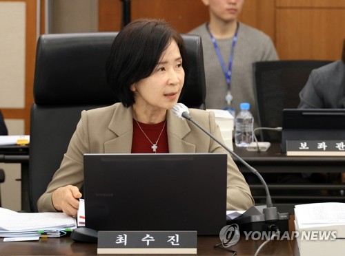 (대전=연합뉴스) 이주형 기자 = 국민의힘 최수진 의원이 17일 대전 한국과학기술원(KAIST)에서 열린 국회 과학기술정보방송통신위원회의 국정감사에서 질의하고 있다. 2024.10.17 coolee@yna.co.kr