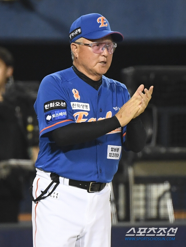 "직접 보고 결정하겠다"…김경문 감독은 왜 열흘 먼저 일본行을 결정했나