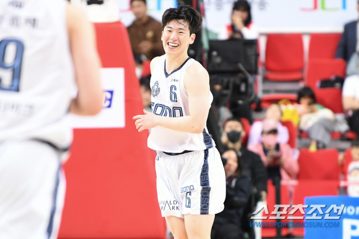 [현장인터뷰] 43점 폭발! 소노 이정현 "농구한 지 처음 쥐가 났다. (허) 훈이 형 기술 하나, 잘 써먹고 있다"