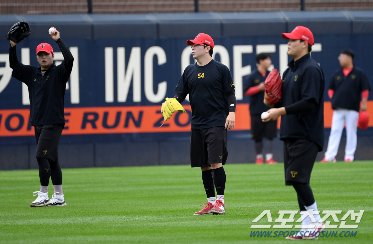 '비 예보 8시 이후로 밀렸다' 한국시리즈 1차전 정상 시작 가능성↑[K…