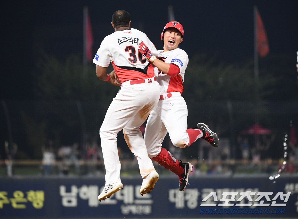 "한점 짜내고, 한점 지킨다" 1차전 승리는 곧 V12, '3주 휴식' …