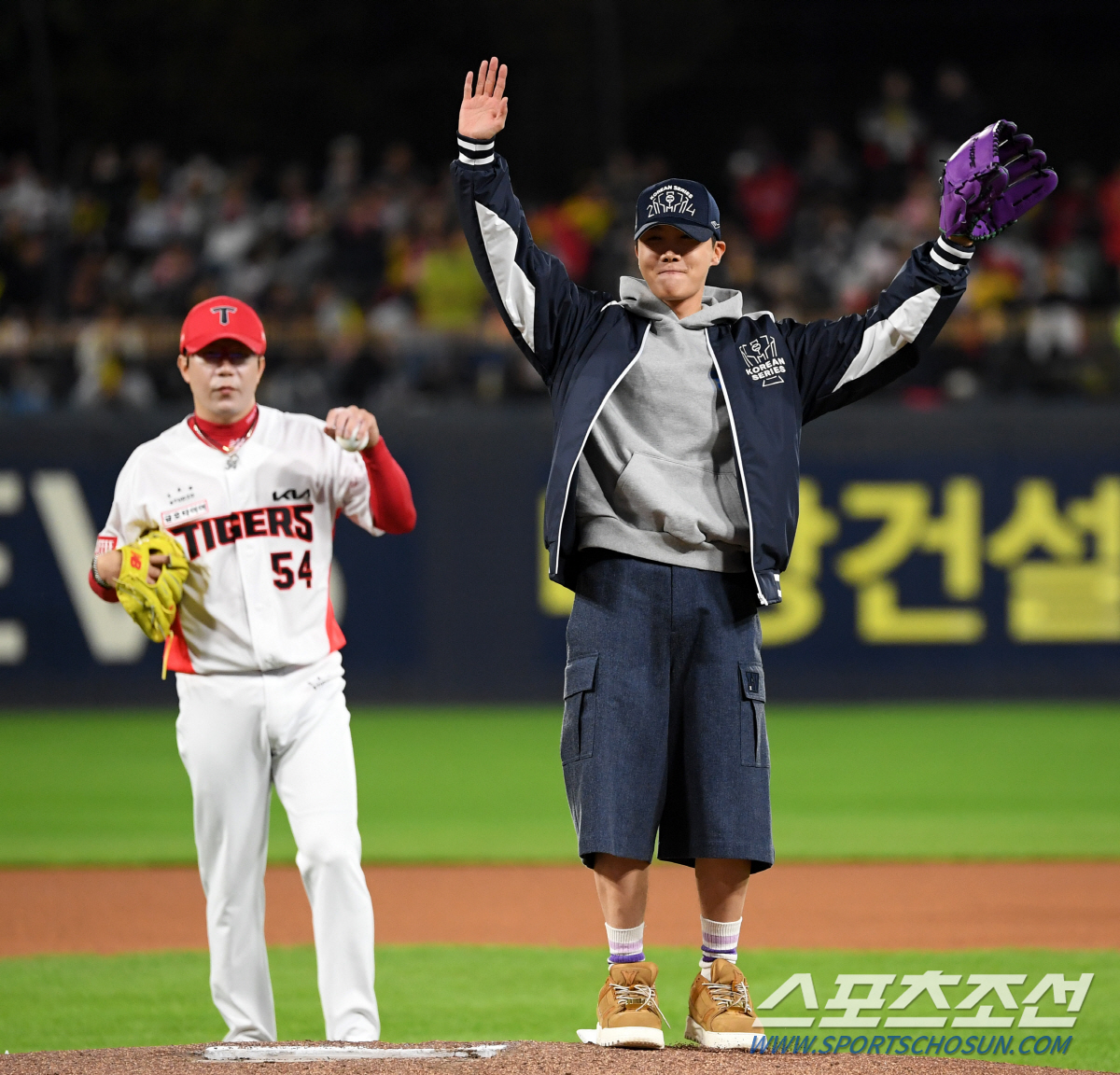 [포토] BTS 제이홉 '광주에서 멋진 시구'