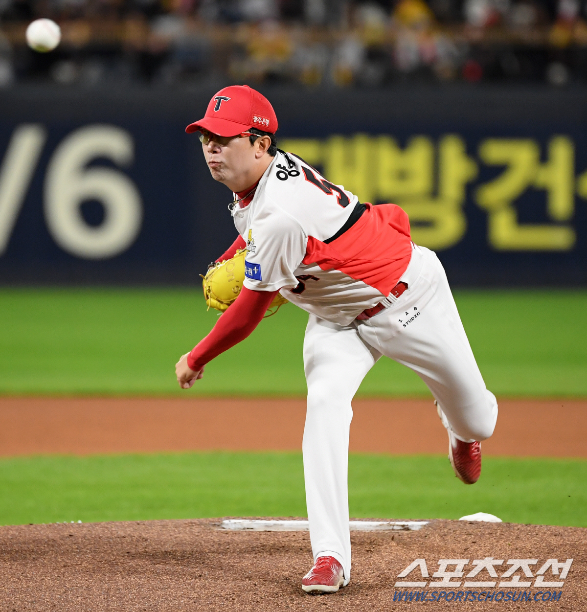 5.1이닝 쾌투+화끈한 득점지원, 대투수 7년 만의 KS 승리 보인다[K…