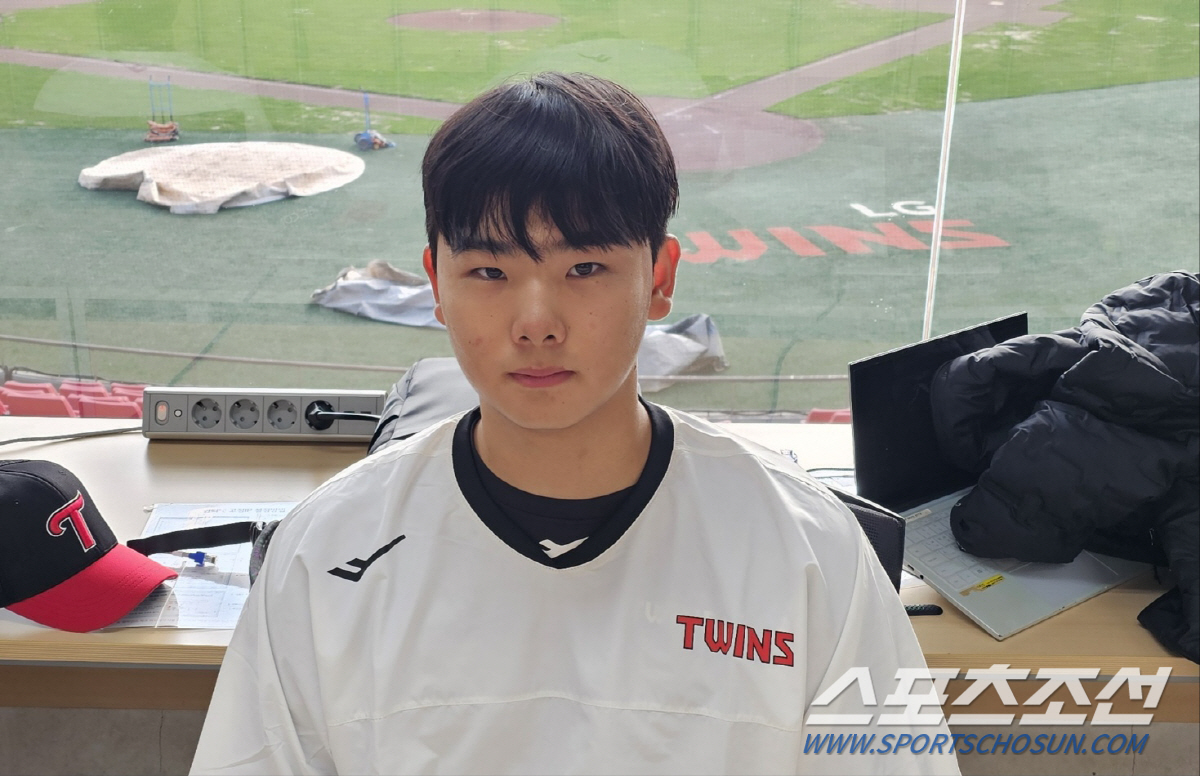 '창원공고 1호 프로선수' 홈런 치는 포수가 148km찍는데 제구력이 장…