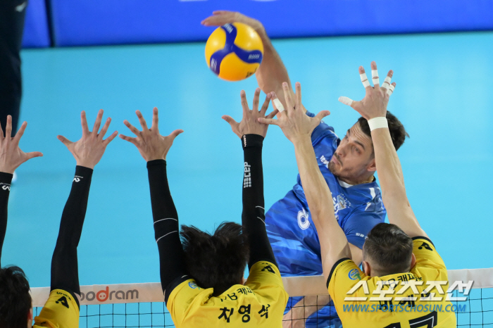 교체 선수로 오자마자 27점 폭발. 불가리아 폭격기도 아빠였다니... "한국은 아이 키우기 좋은 환경"[대전 인터뷰]