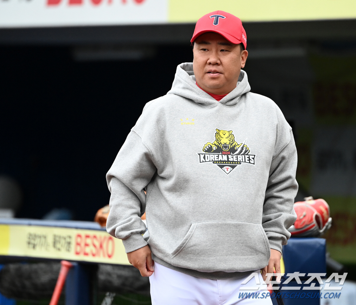 KS 첫 패배 KIA, '최형우 허리 통증' 대형변수까지 겹쳤다! "대타…