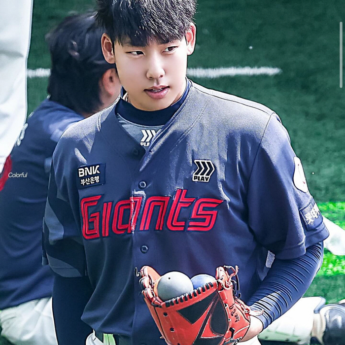 "롯데 영구결번 되겠다"던 22세 영도사나이의 반란? 김진욱-나승엽 잇는…