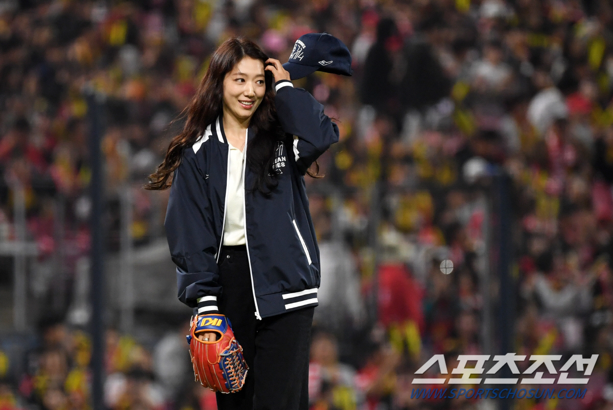 [포토] 박신혜 '한국시리즈 찾은 랜디신혜'