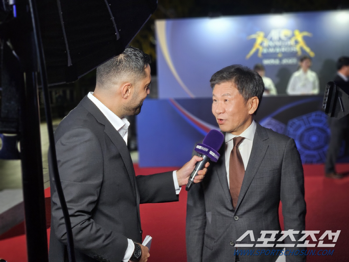 'AFC어워즈 참석' 정몽규 회장 "인판티노 FIFA 회장, 대표팀 감독…