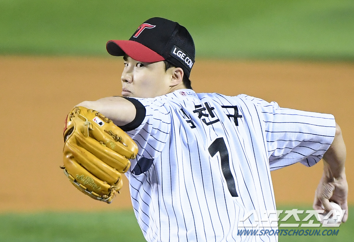 '6년전 홍콩전서 홈런 맞았는데...' PS 3승 ERA 1.08  안뽑…