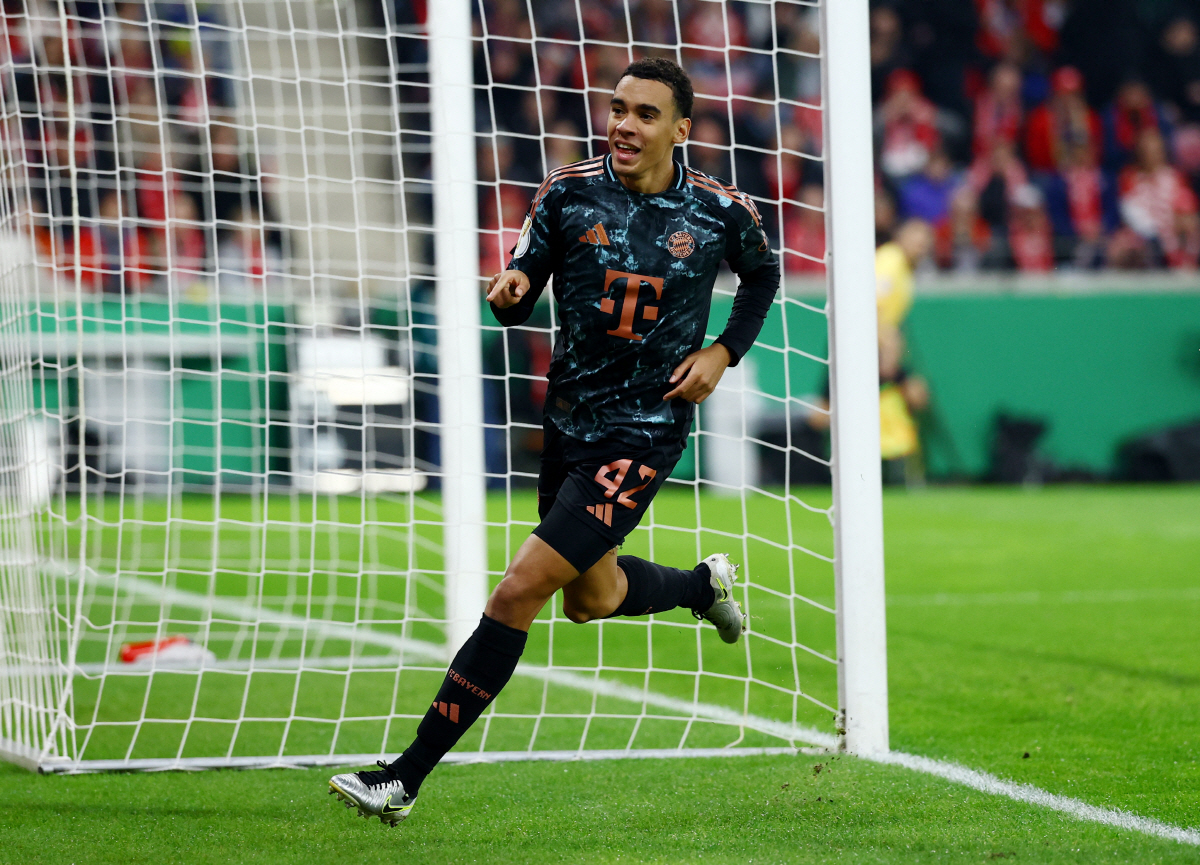 맨시티 비상! 차세대 케빈 더 브라위너 자리 거절...뮌헨과 재계약 선택 "여기서 행복하다"