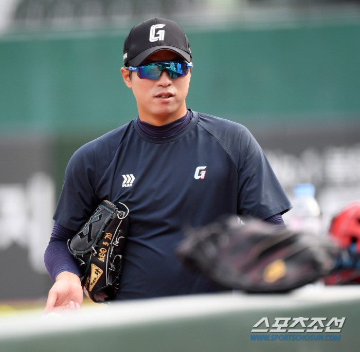 '마무리→불펜 핵심 필승조' 롯데 뒷문 책임지던 세 남자의 선택은? FA…