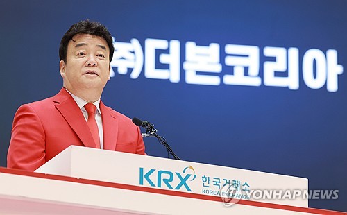 (서울=연합뉴스) 신현우 기자 = 백종원 더본코리아 대표가 6일 오전 서울 영등포구 여의도 한국거래소 홍보관에서 열린 더본코리아 코스피 상장 기념식에 참석해 소감을 밝히고 있다. 2024.11.6 nowwego@yna.co.kr
