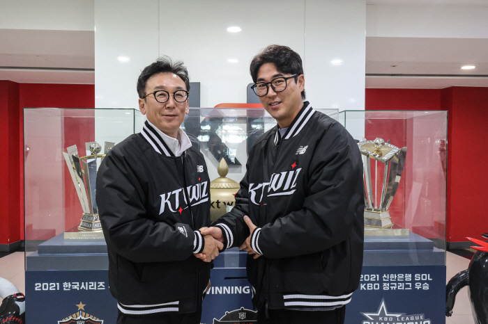 '40세에 7억 계약, KBO 새 역사를 썼다' 우규민, FA 1호 계약…