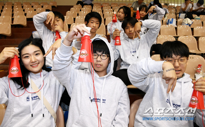 SKT→SK나이츠→한국핸드볼연맹, 스포츠 사랑나눔에 진심인 '키다리 아저…
