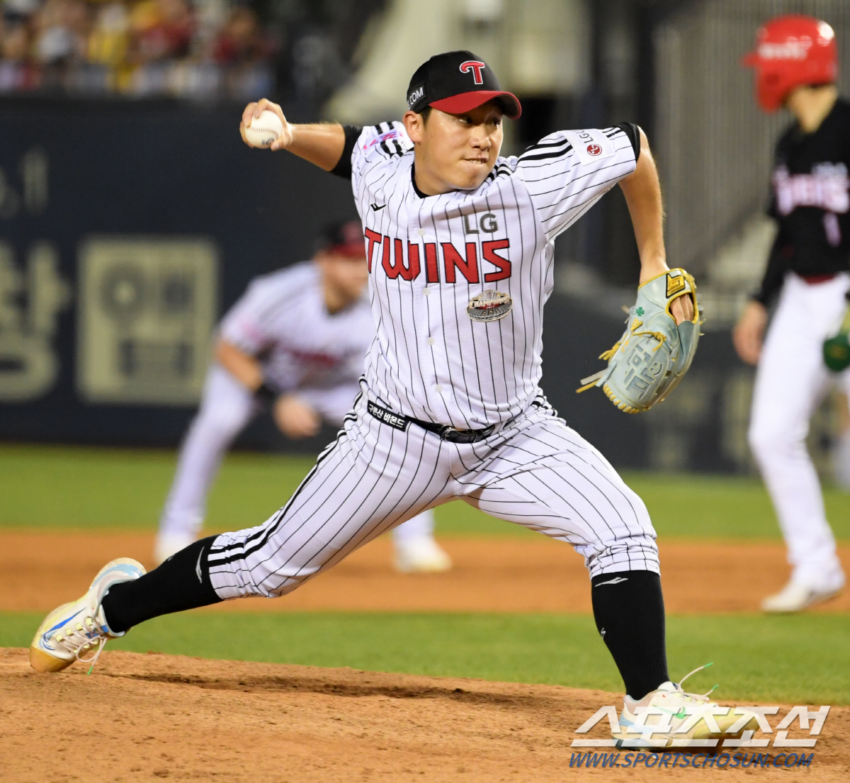 17일 잠실구장에서 열린 LG 트윈스와 KIA 타이거즈의 경기. LG 박명근이 역투하고 있다. 잠실=박재만 기자 pjm@sportschosun.com/2024.08.17/