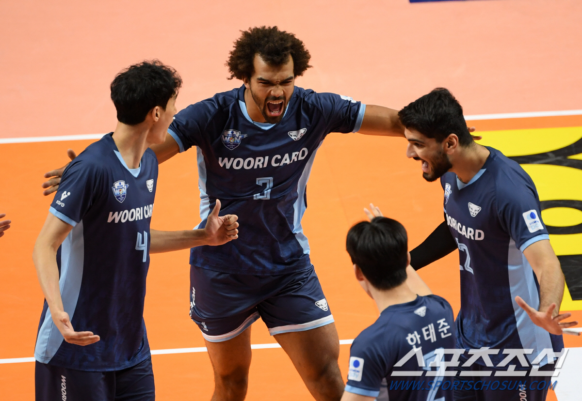 '이건 드라마다' 우리카드, 대한항공에 0:2로 지다가 3:2 대역전극[…