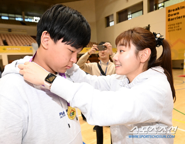 서울림운동회 '찐팬' 3년 개근 김예지 의원 "삶 속에서 함께할 기반 탄…