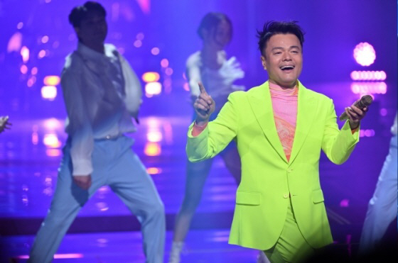 [SC이슈] JYP 박진영, 자비없는 '생 라이브'…말 나올만 했네